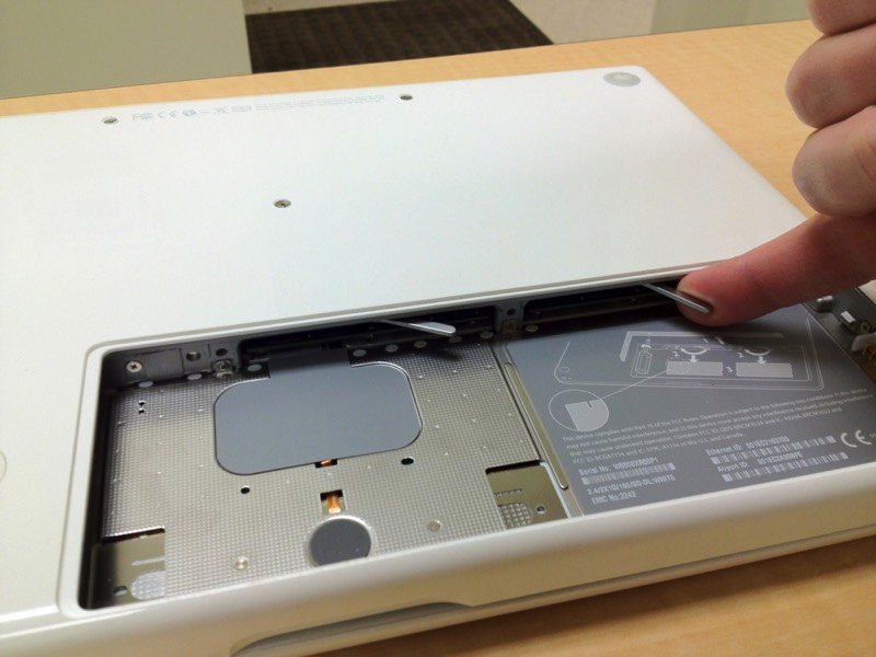 how to remove 2006 macbook pro hard drive
